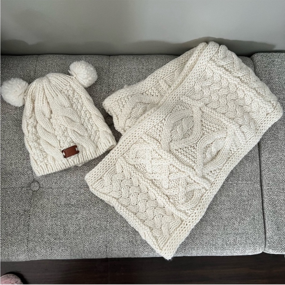 Chunky Knit Cream Hat with Pom-Pom